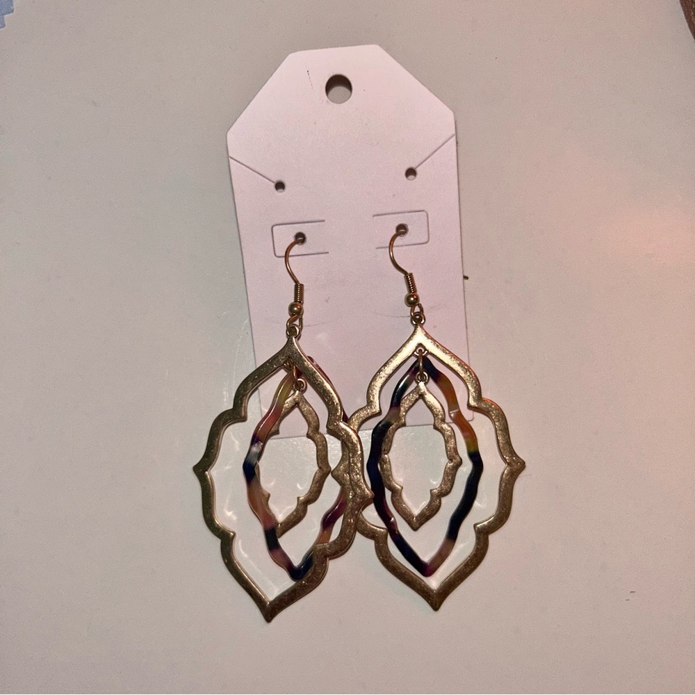 Elegant Gold and Tortoise Shell Earrings